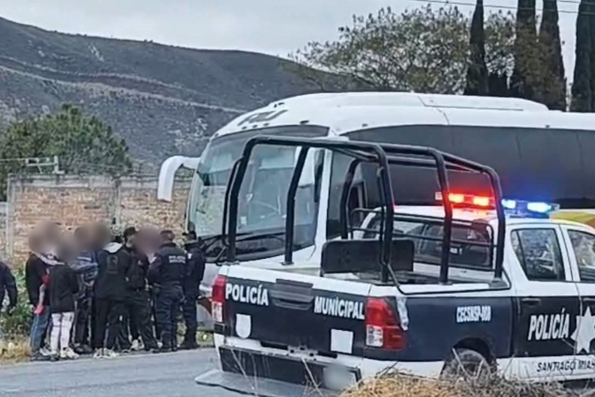 Secuestran a chofer de autobús y a tres pasajeros en la carretera Tehuacán-Orizaba