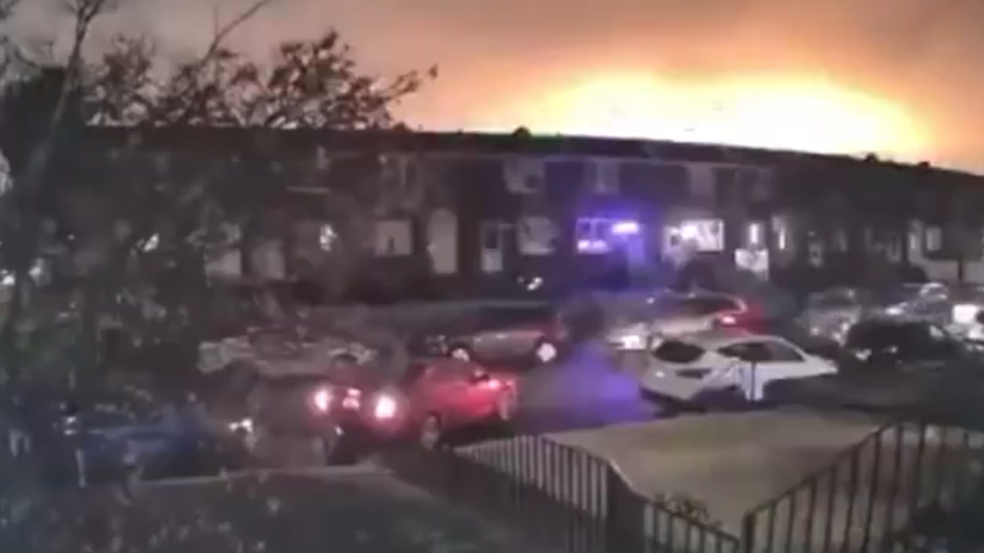 Varias viviendas y vehículos afectados por el accidente de un avión pequeño en Filadelfia