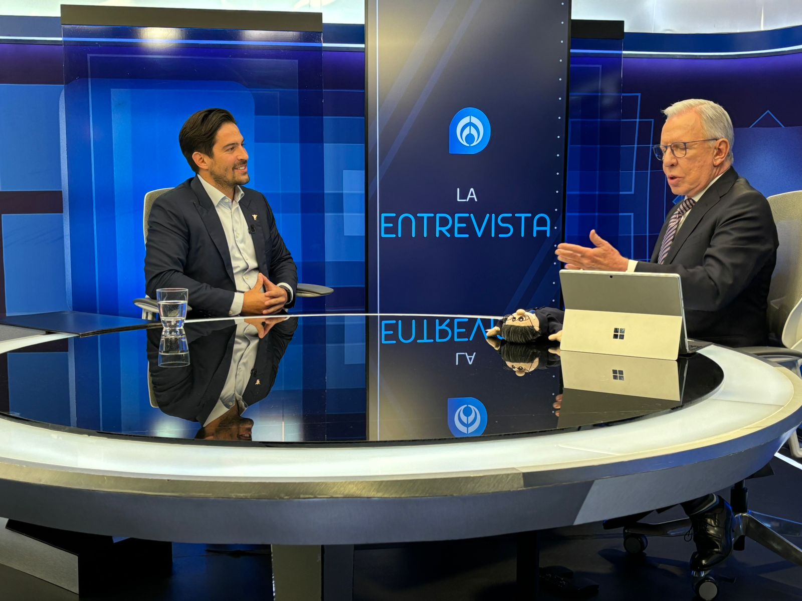 Ayudar, la esencia de Grupo por un País Mejor del Dr. Simi Ayudar, la esencia de Grupo por un País Mejor del Dr. Simi