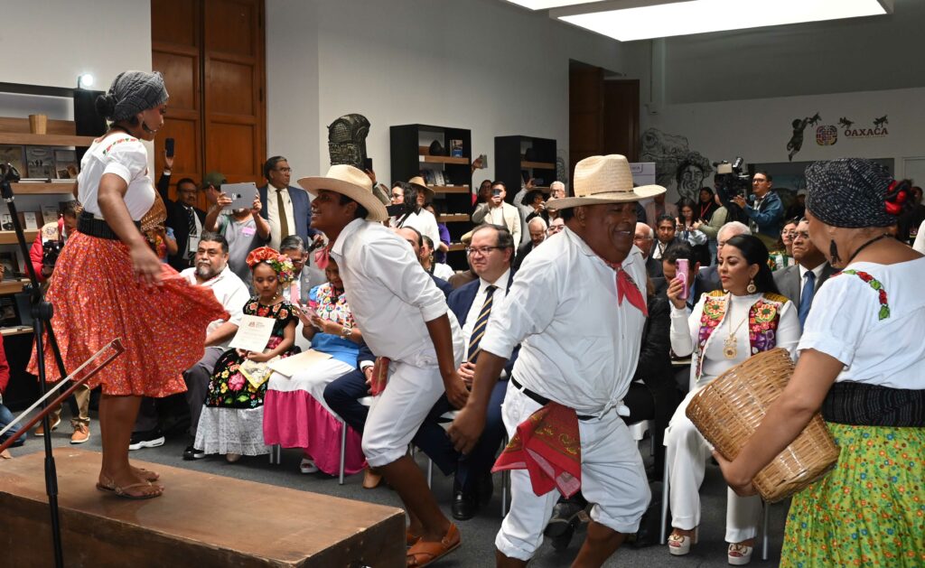 Inauguran la 46 Feria Internacional del Palacio de Minería - 11612-1024x629