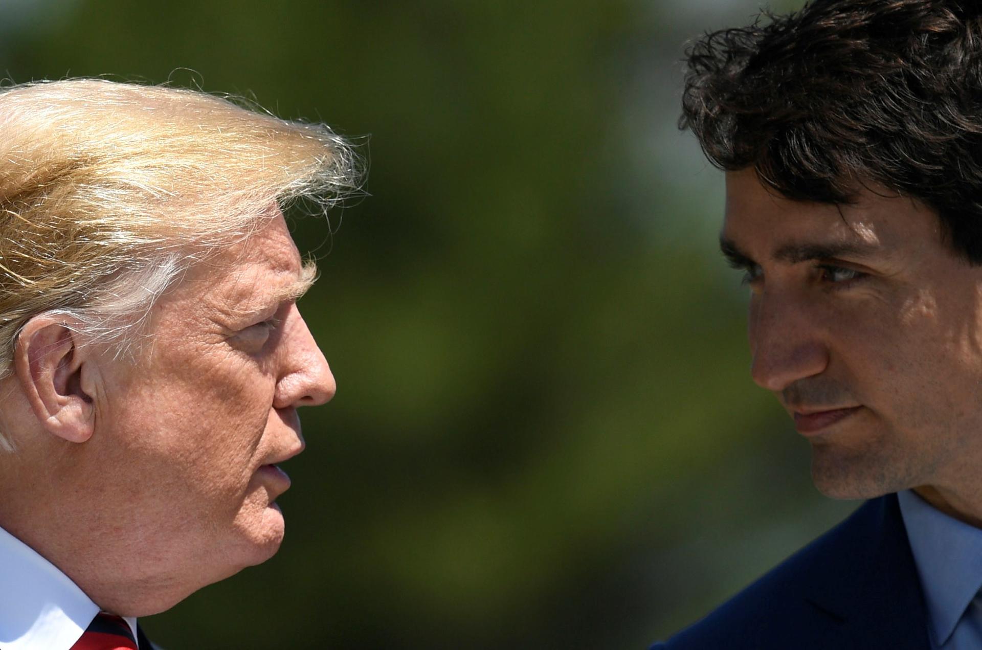 Trump obtiene compromiso de Trudeau y suspenderá 30 días los aranceles a Canadá