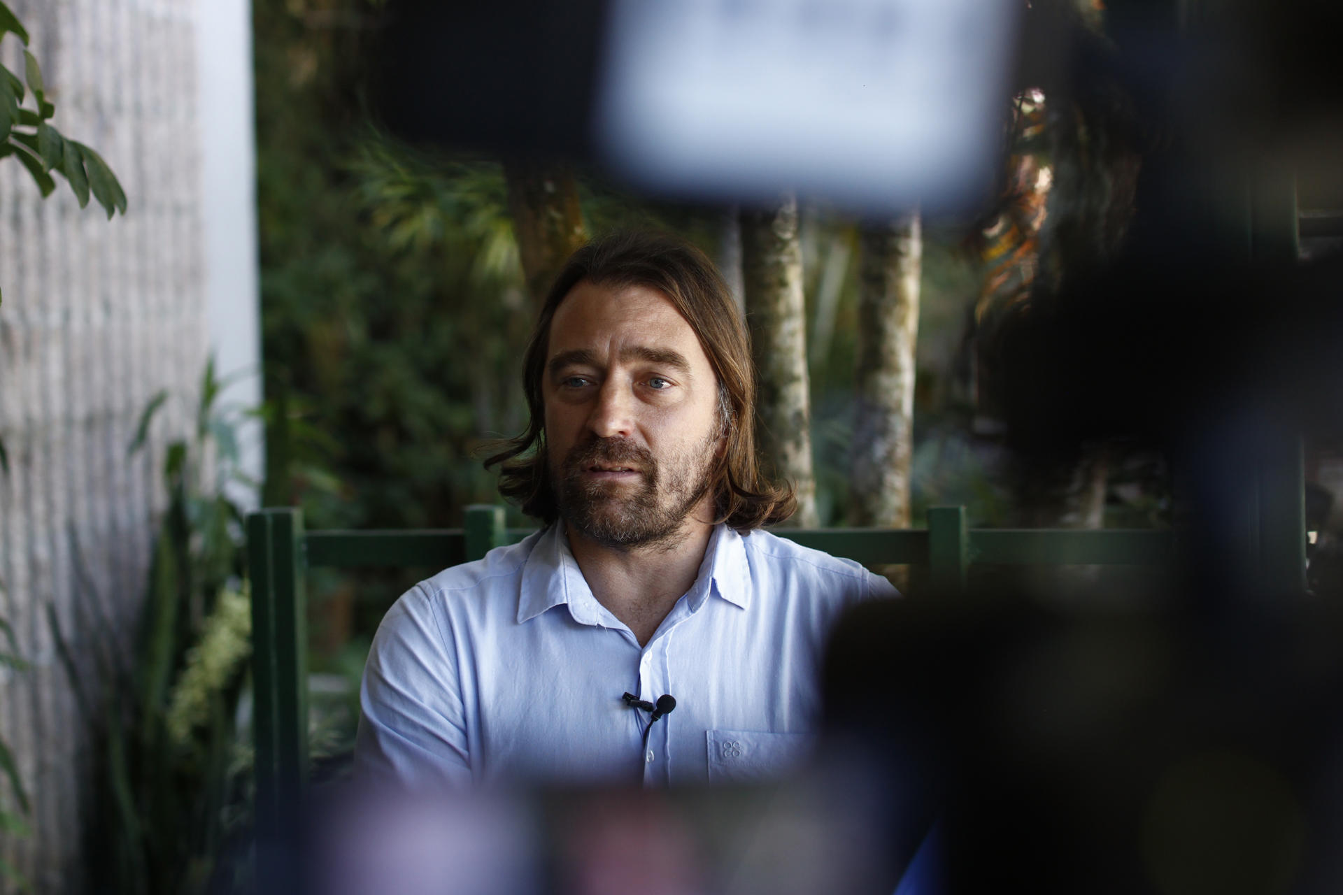 Acuerdo para recibir migrantes “solo beneficiaría” a Bukele, opina el director de una ONG