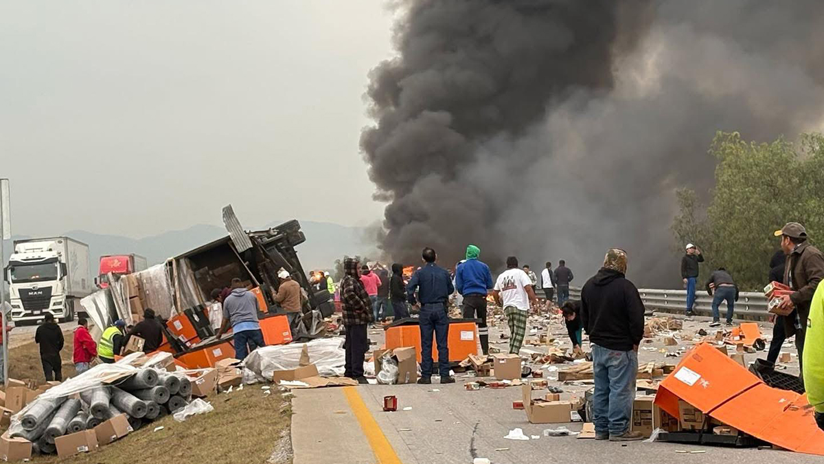 #Video Tráiler se accidenta en el Arco Norte; aprovechan para robar la carga #Video Tráiler se accidenta en el Arco Norte; aprovechan para robar la carga