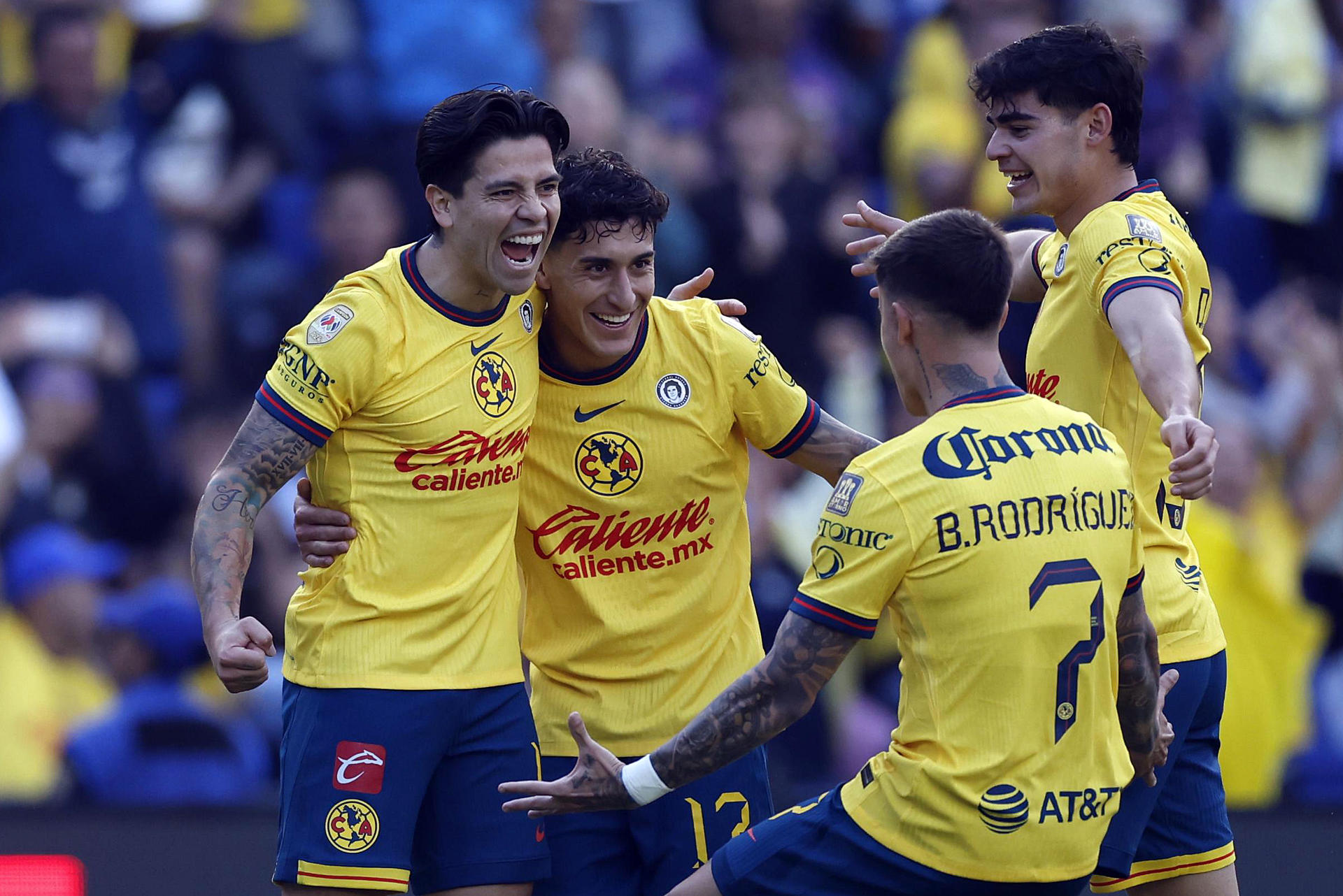 América golea a Juárez y asalta el liderato del Clausura 2025 América golea a Juárez y asalta el liderato del Clausura 2025
