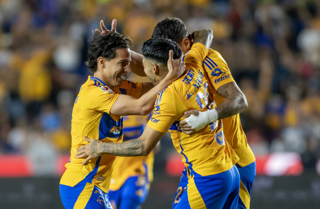 Tigres de la UANL vence al Cruz Azul en el 'Volcán'