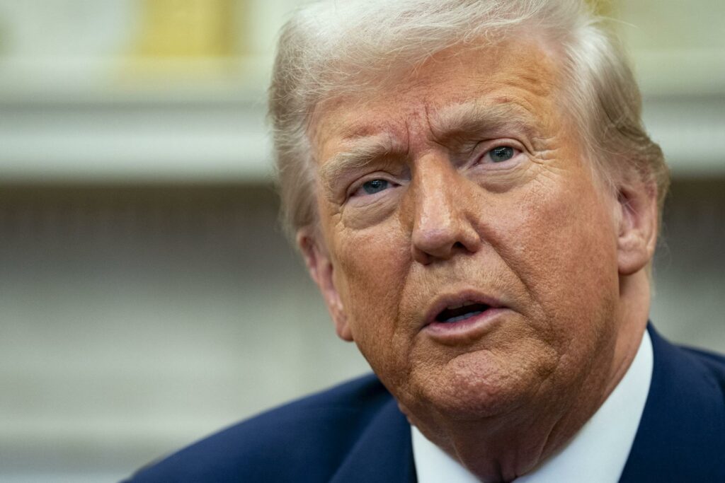 ¿Veto de Trump a tres medios en la Casa Blanca viola la Constitución de EE.UU.? Esto es lo que protege la Primera Enmienda