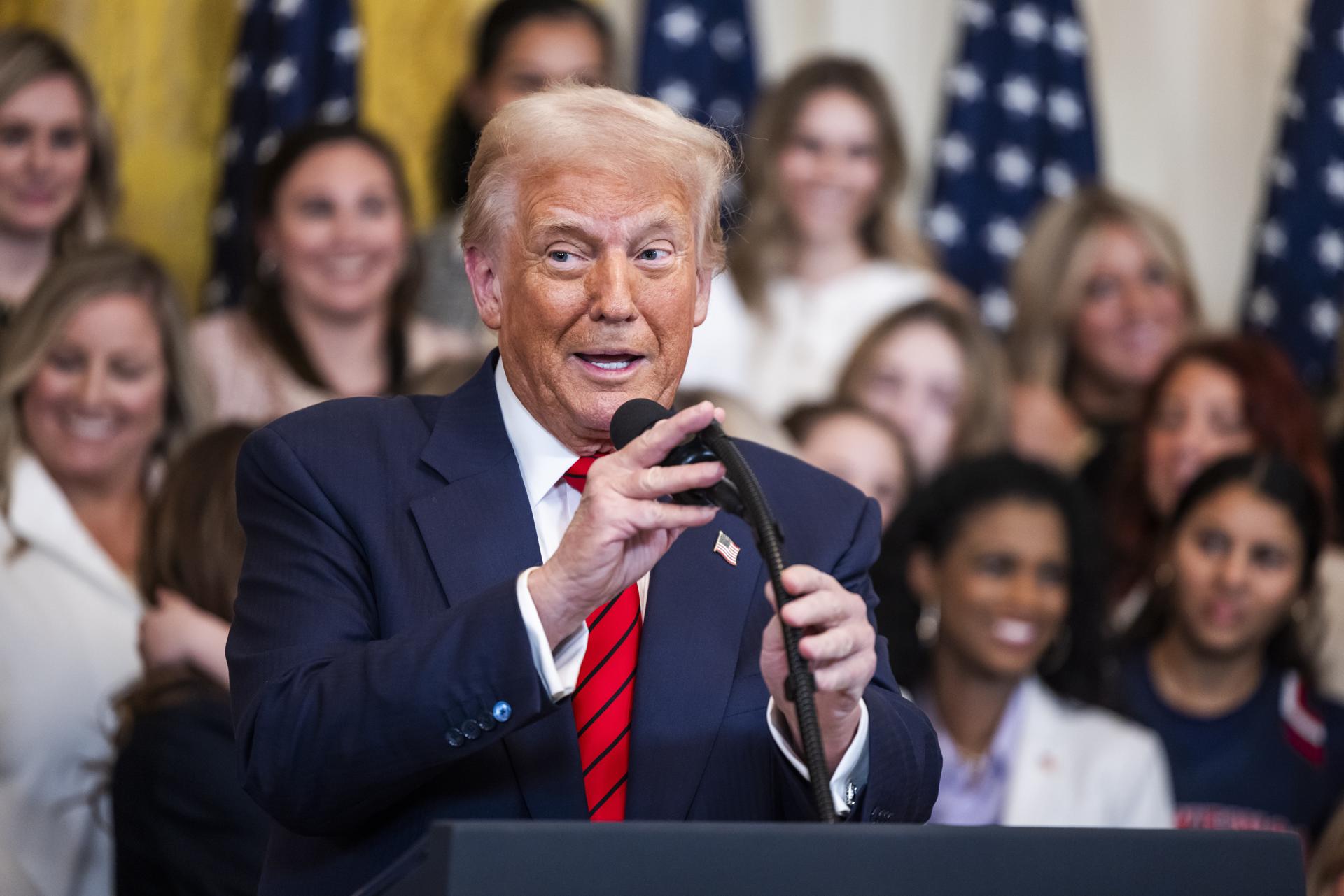 Gobierno de Trump demanda a Chicago por dificultar las tareas de deportación Gobierno de Trump demanda a Chicago por dificultar las tareas de deportación