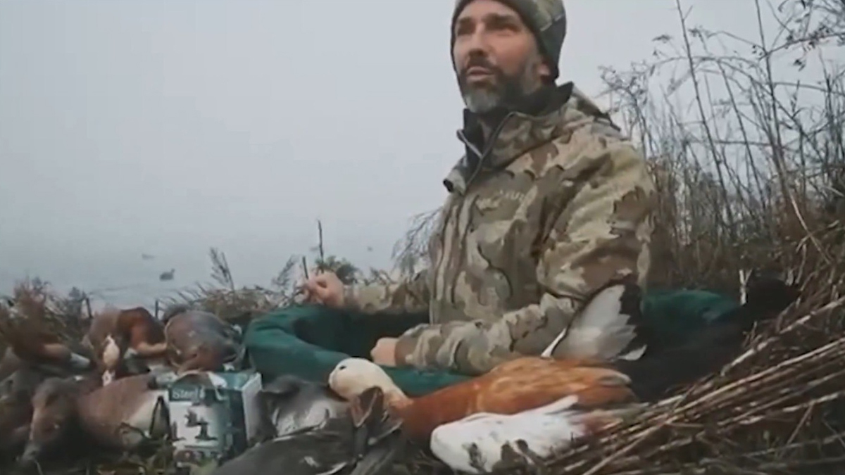 #Video Trump Jr caza patos en zona protegida de Venecia; fue denunciado