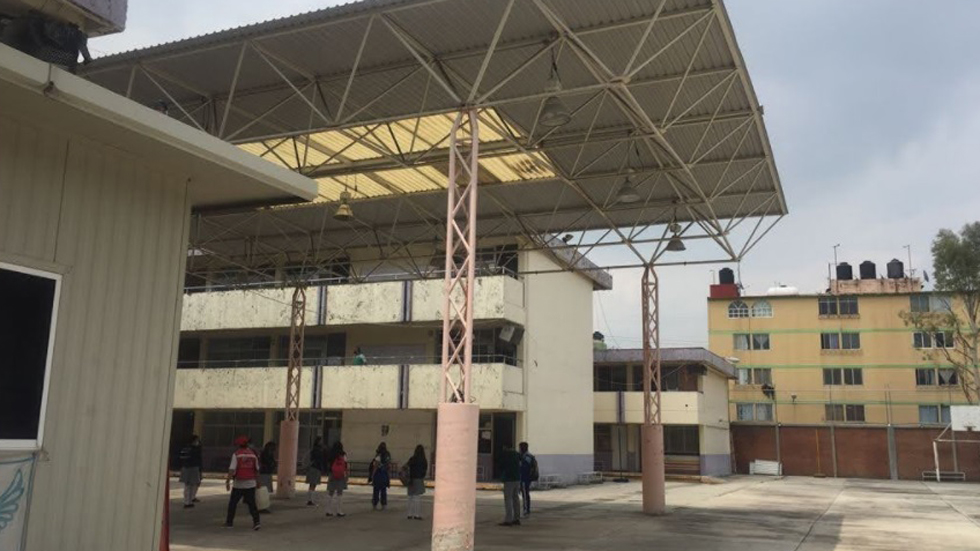 Alumnos arrojan a niña de 13 años de segundo piso por ser fan del K-pop; exigen justicia para Fátima