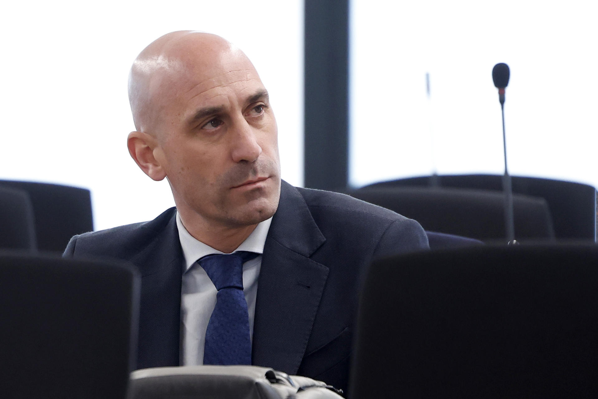 Confirman en España sentencia a Luis Rubiales; esta es la multa que pagará por beso a Jenni Hermoso Confirman en España sentencia a Luis Rubiales; esta es la multa que pagará por beso a Jenni Hermoso