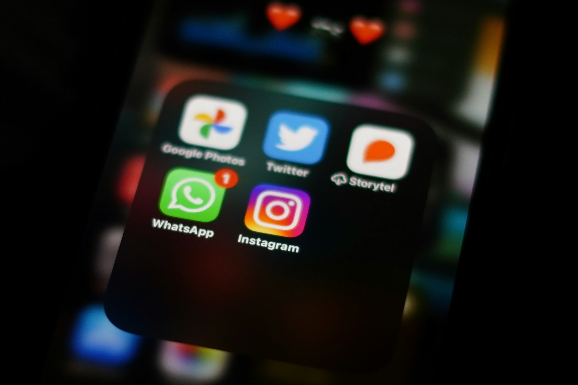 “Tenemos que hacer algo ya”: gobernador de Querétaro busca regular redes sociales en menores de 14 años