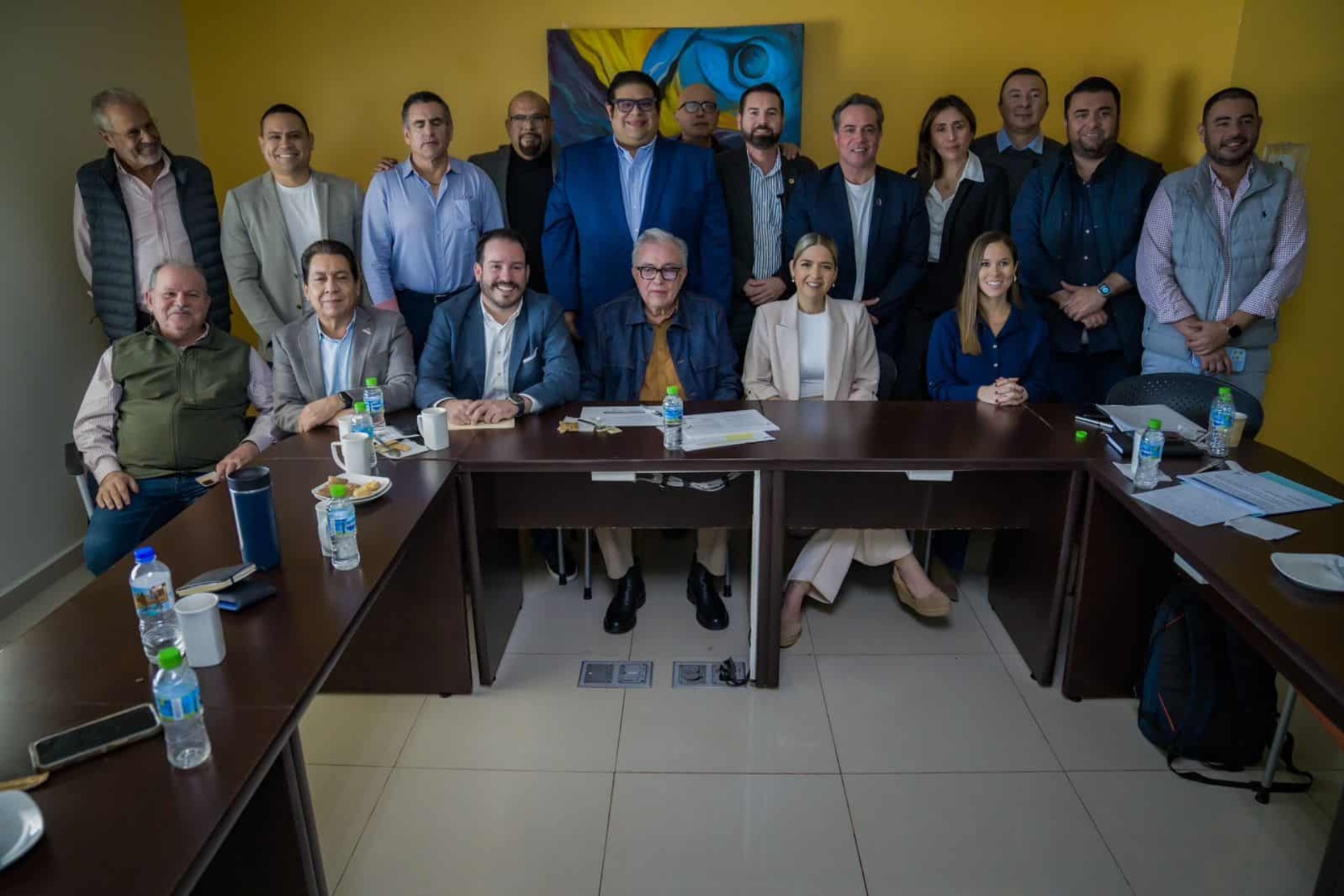 Rubén Rocha se reúne con integrantes de la Intercamaral de Mazatlán