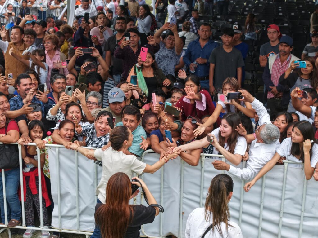 Sheinbaum va por elevar a rango constitucional la 'Pensión Mujeres', beca 'Rita Cetina' y 'Salud Casa por Casa' - sheinbaum-va-por-elevar-a-rango-constitucional-la-pension-mujeres-beca-rita-cetina-y-salud-casa-por-casa-3-1024x768