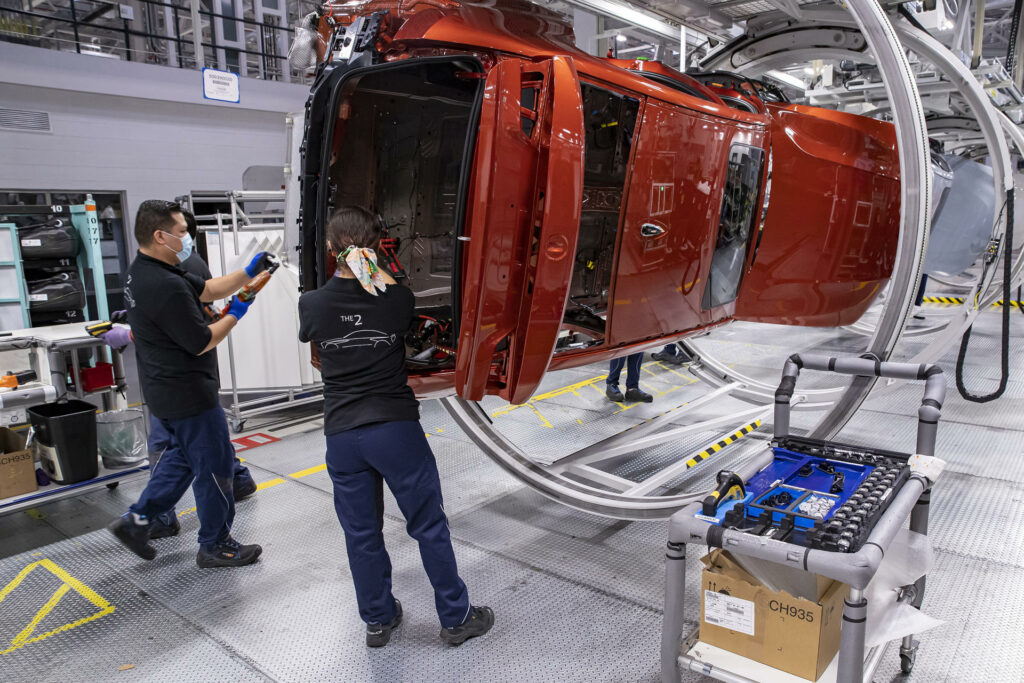 Producción de autos cayó 0.9% en 2025 ante amenazas arancelarias de EE.UU.