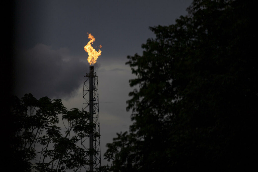 Amenaza de aranceles de Trump pone en la mira a aliados y socios petroleros de Venezuela