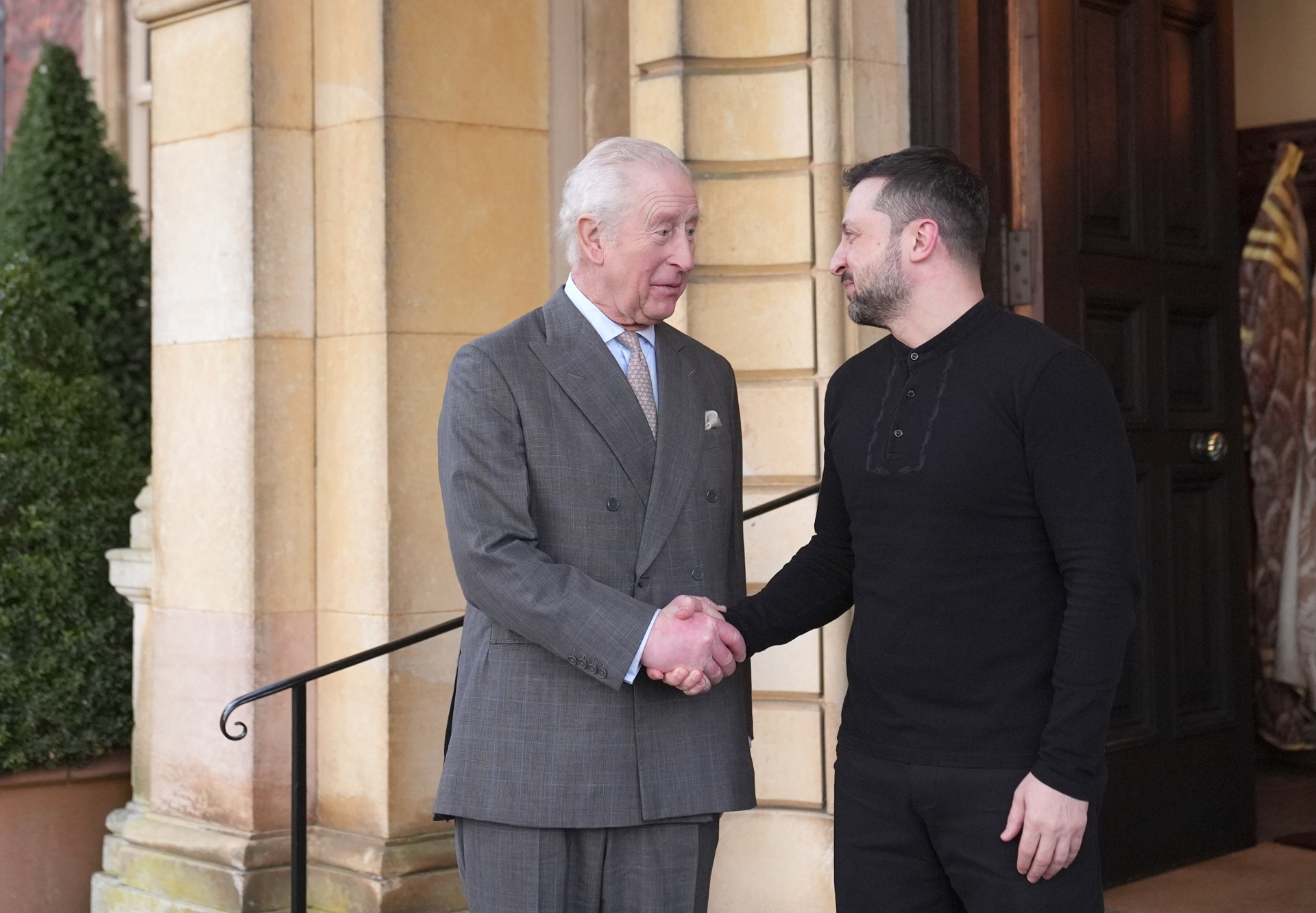 El rey Carlos III recibe a Zelenski en su residencia de Sandringham