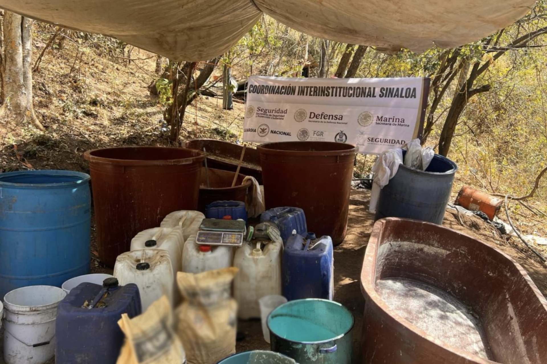 Semar destruye laboratorios clandestinos en Sinaloa y Nayarit; afectación al narco es de más de mil 400 mdp Semar destruye laboratorios clandestinos en Sinaloa y Nayarit; afectación al narco es de más de mil 400 mdp