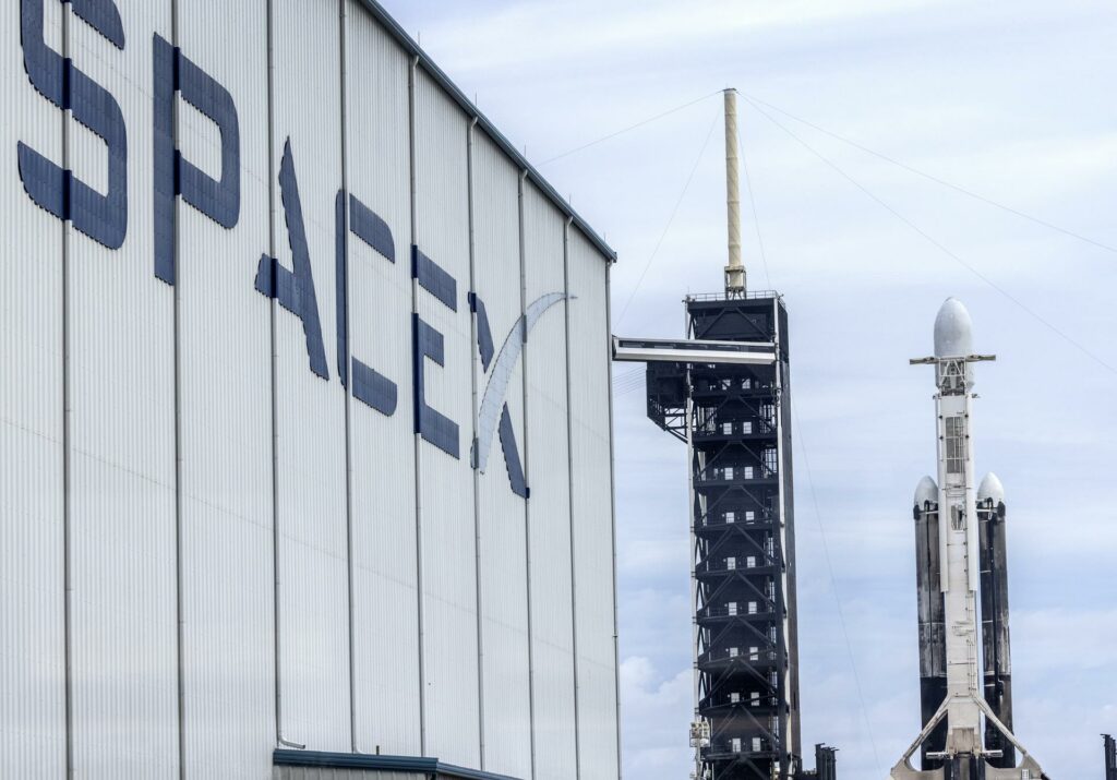¿En la Luna o en Marte?, Musk revela dónde se construirá la primera ciudad de SpaceX