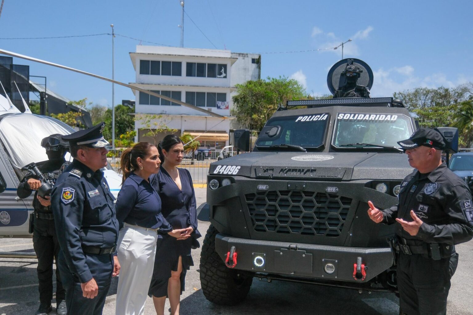 Refuerzan seguridad en Playa del Carmen con entrega de 334 vehículos y ...