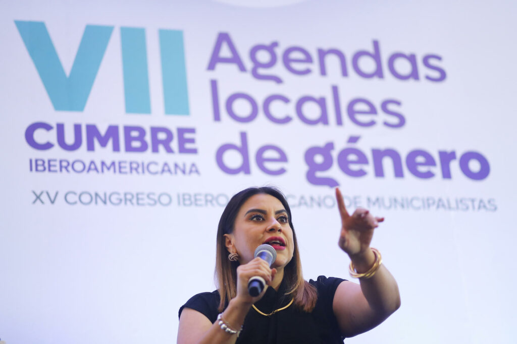 Activista Olimpia Coral ve riesgo de violencia digital contra mujeres por robots personalizados