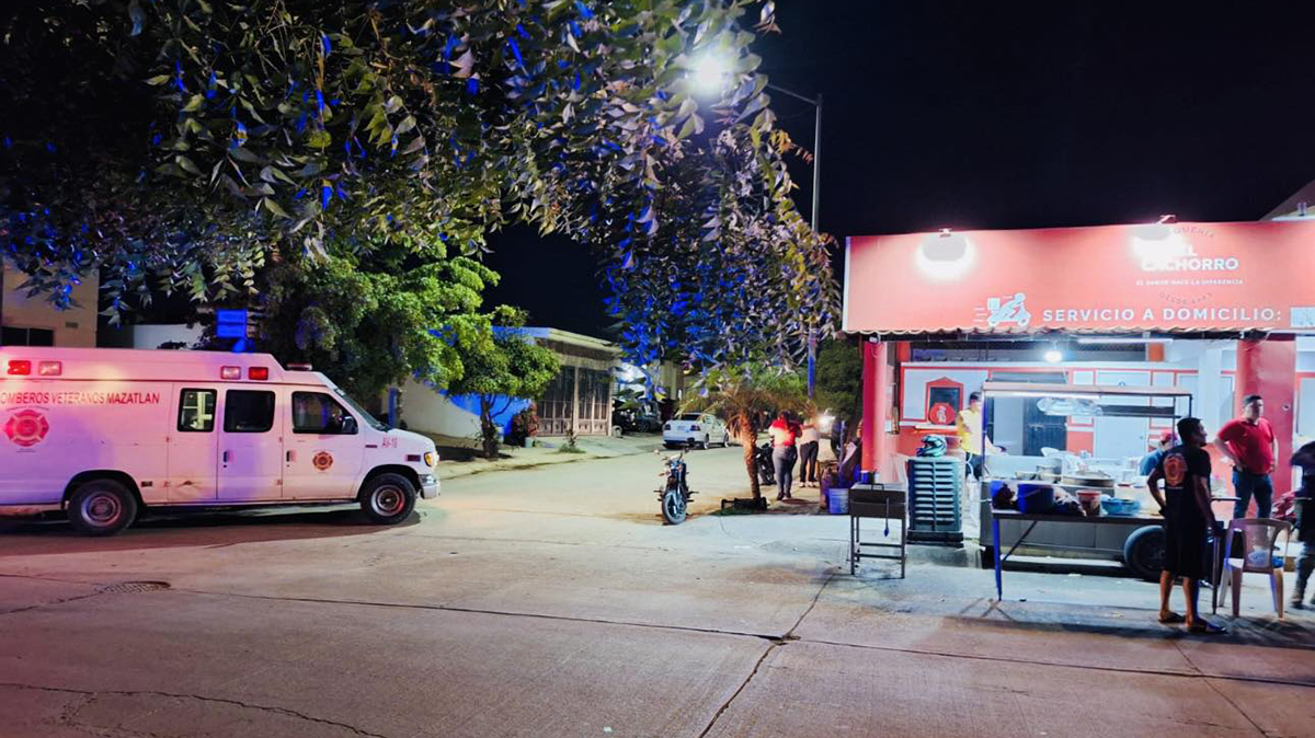 Matan a dos policías en Mazatlán mientras cenaban en taquería Matan a dos policías en Mazatlán mientras cenaban en taquería