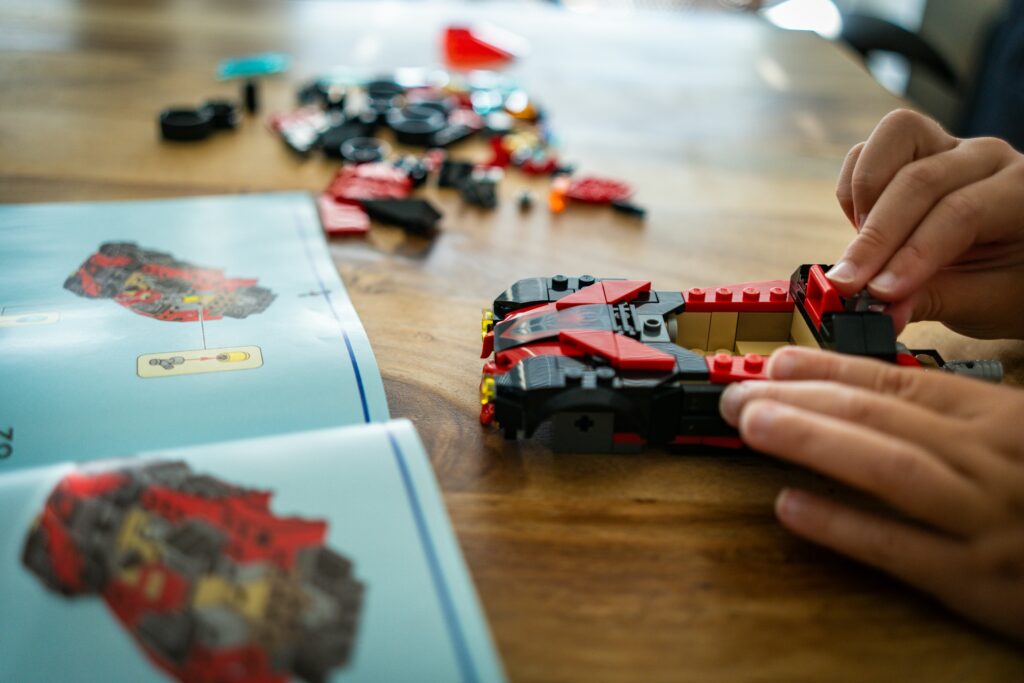 Autoridades destruyen casi 11 mil juguetes falsos de Lego en Ciudad de México