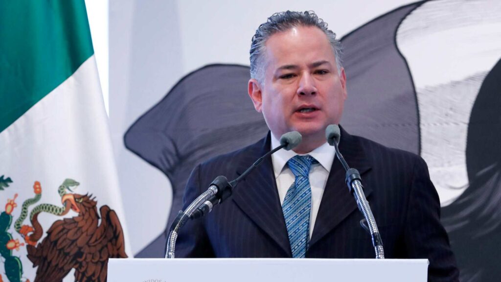 Economía formaliza la salida de Santiago Nieto del IMPI