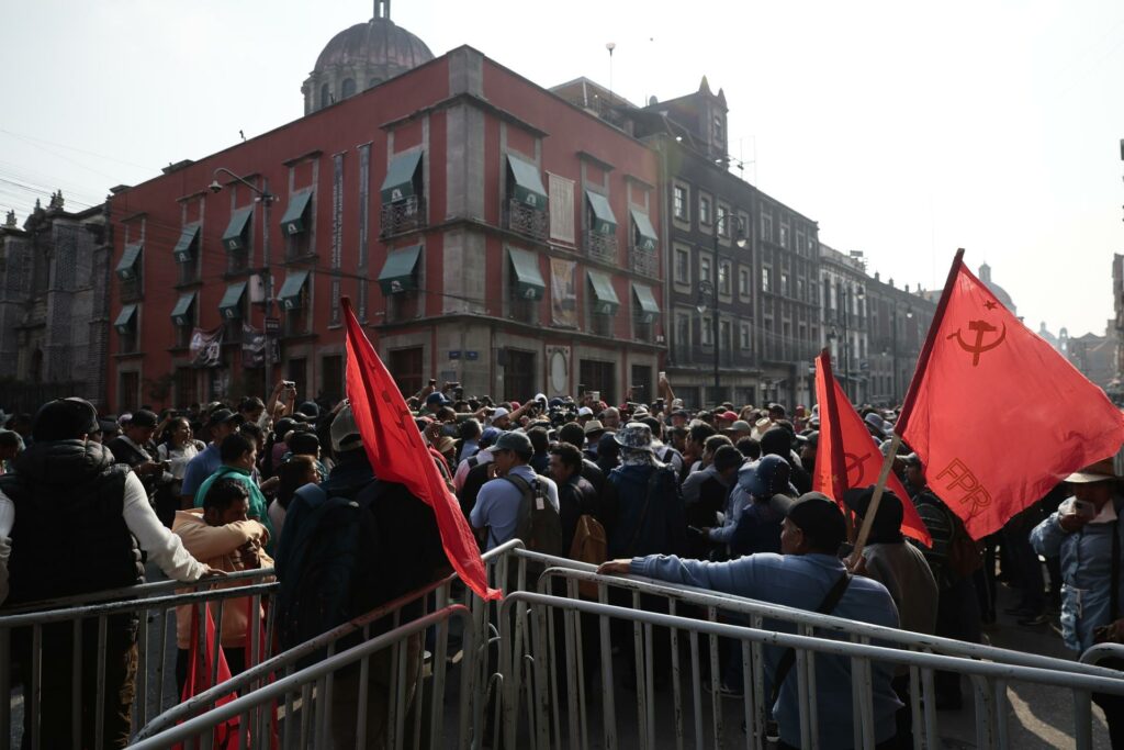 CNTE maestros Palacio Nacional