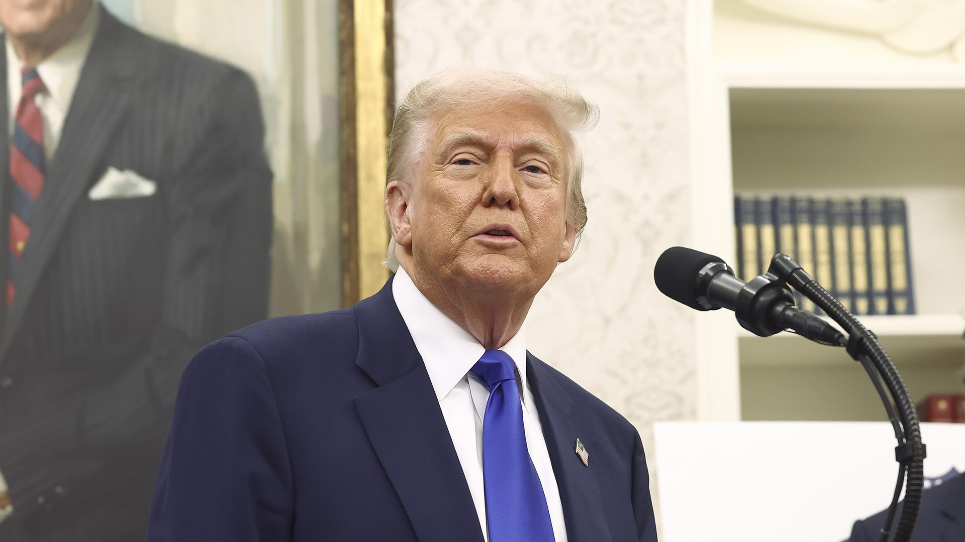 “Denme un respiro”: Trump sobre las críticas a su foto vestido de papa