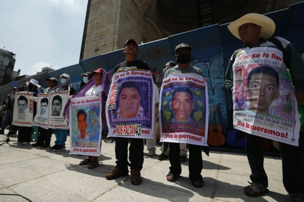 protesta familiares 43 normalistas Ayotzinapa