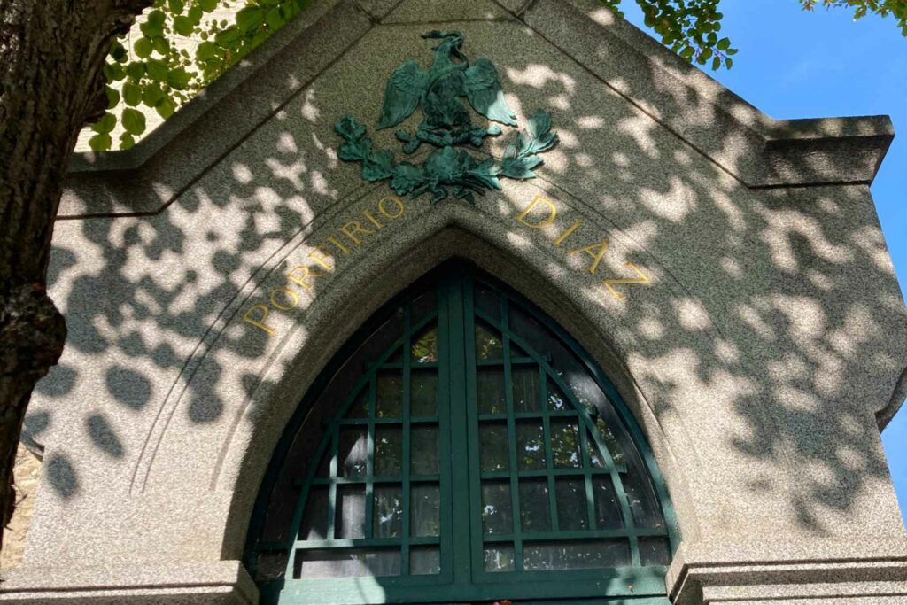 tumba Porfirio Díaz París Francia