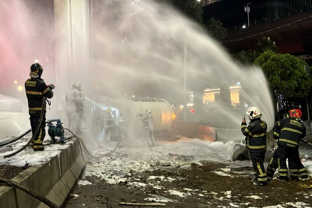 volcadura pipa Pemex Periférico 26may25