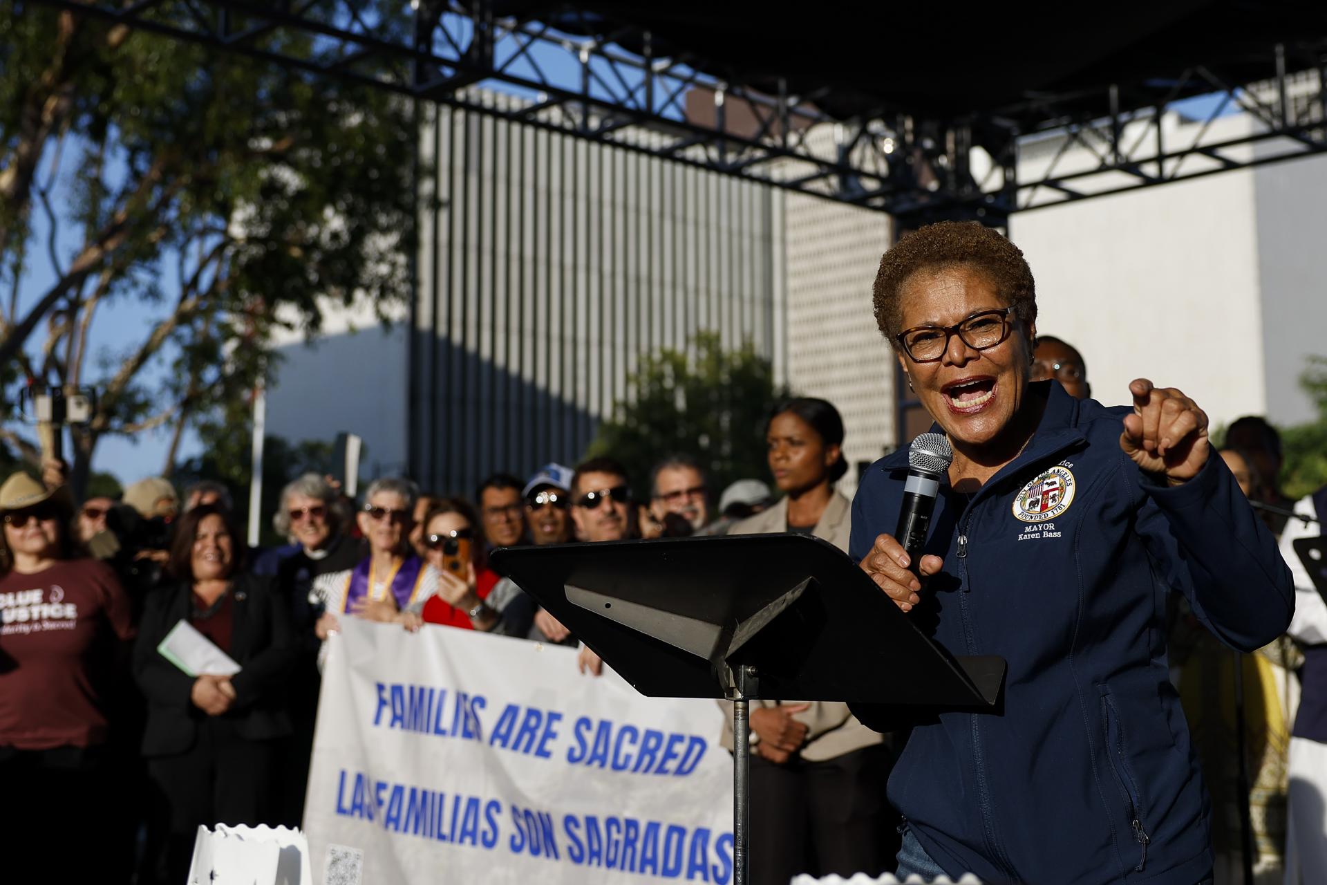 “El retrato de que toda la ciudad es un caos, es mentira”, dice Karen Bass “El retrato de que toda la ciudad es un caos, es mentira”, dice Karen Bass
