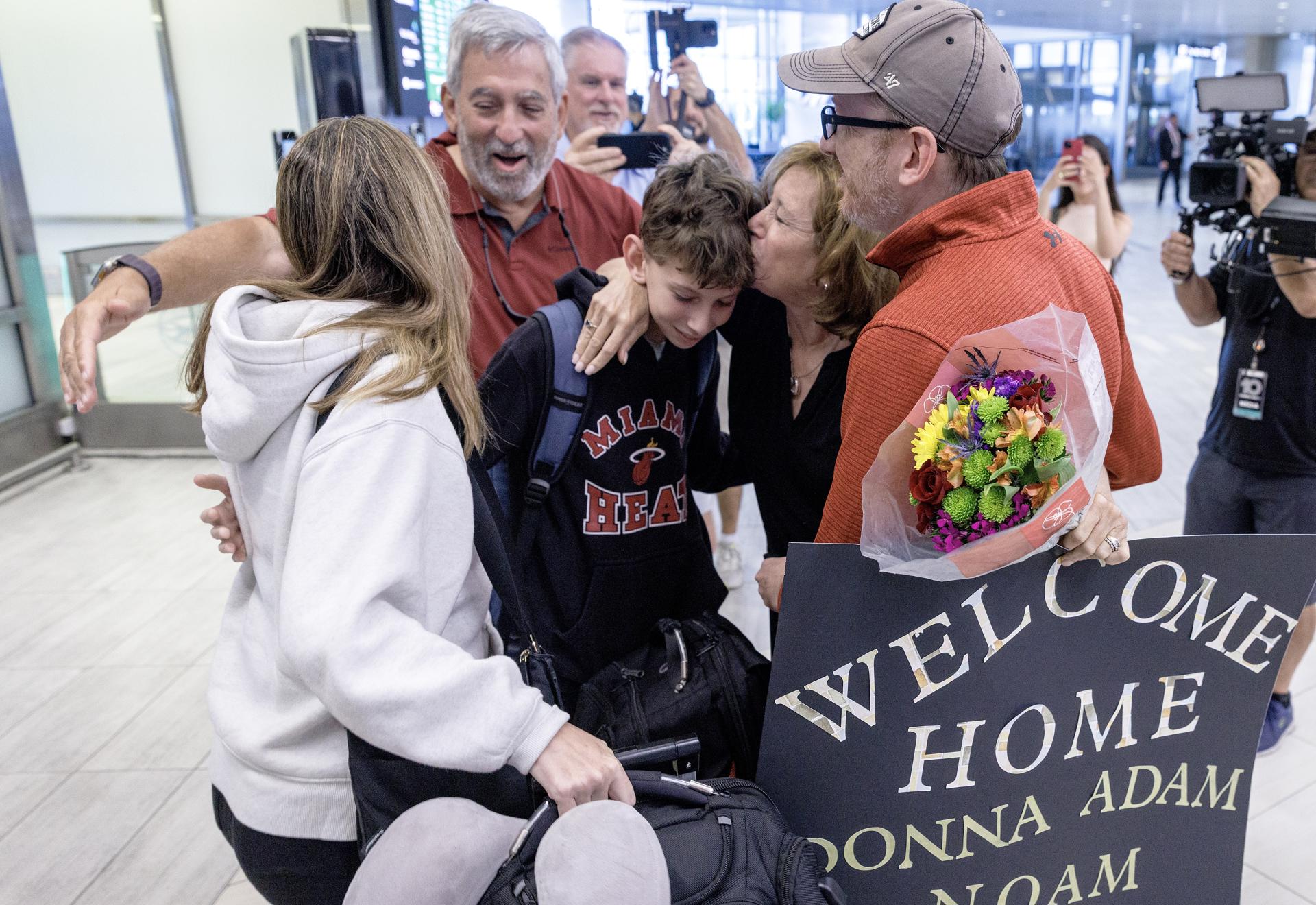 Cientos de estadounidenses llegan a Florida tras evacuar Israel y los bombardeos de Irán