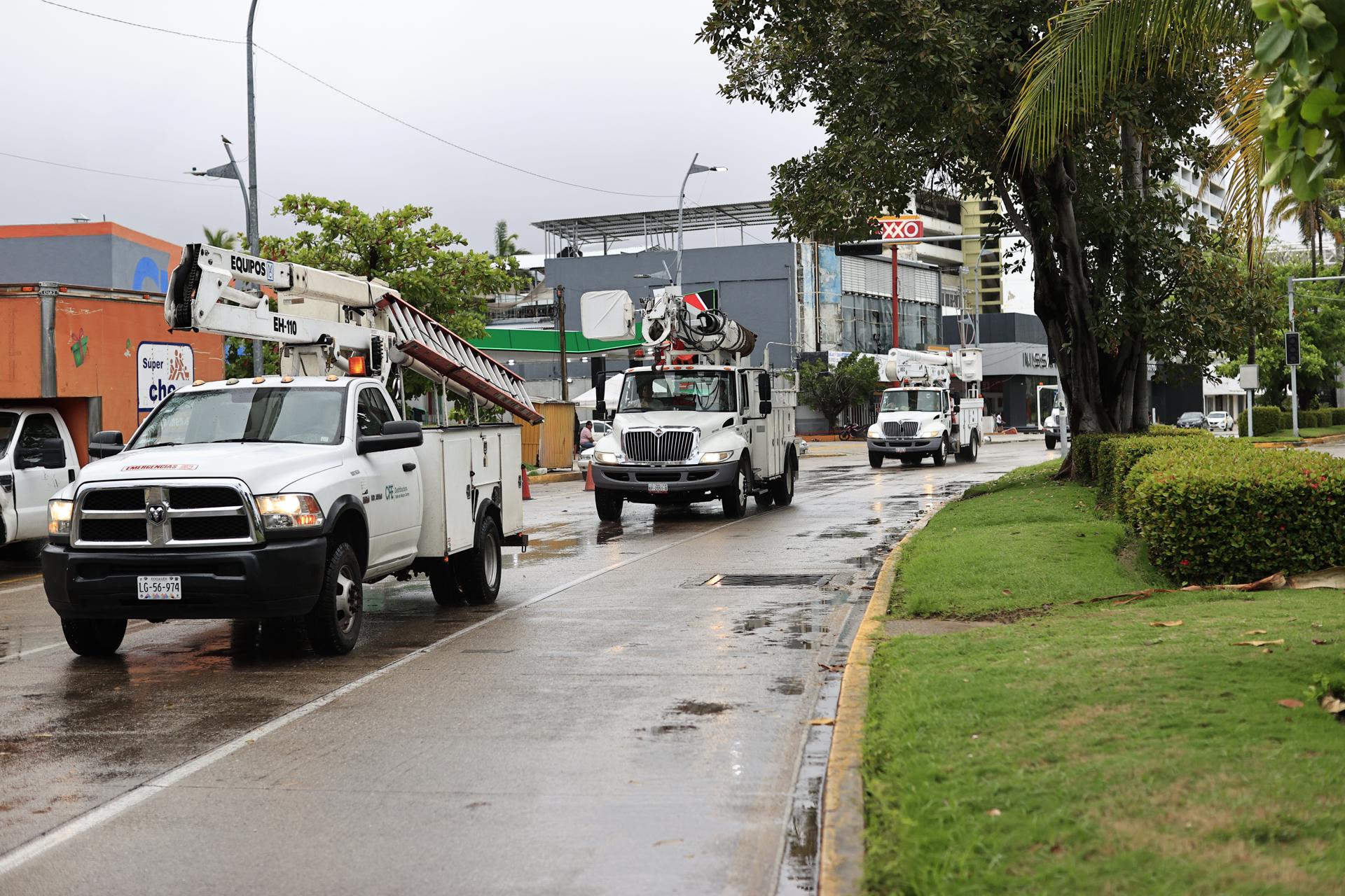 CFE restablece 51% del servicio eléctrico afectado por el paso de “Erick”