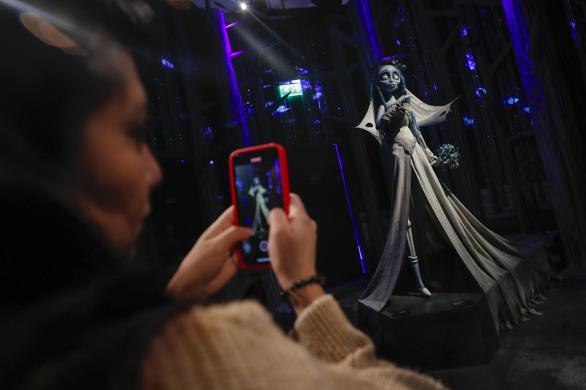 ‘El Laberinto’ de Tim Burton llega a México, una encrucijada analógica de su universo