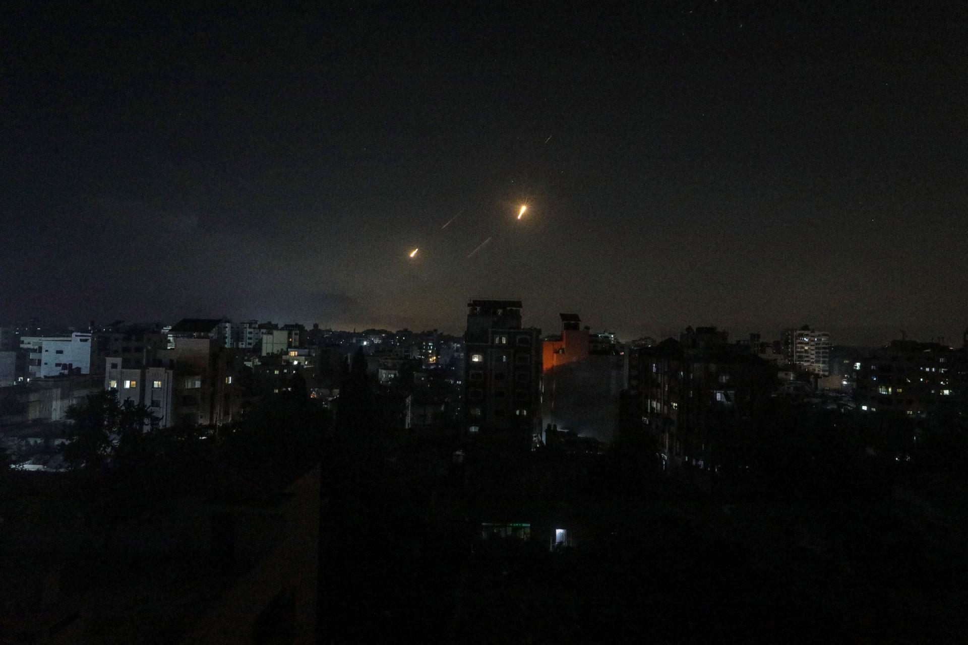 Tel Aviv bajo fuego; misiles alcanzan centro de la ciudad Tel Aviv bajo fuego; misiles alcanzan centro de la ciudad