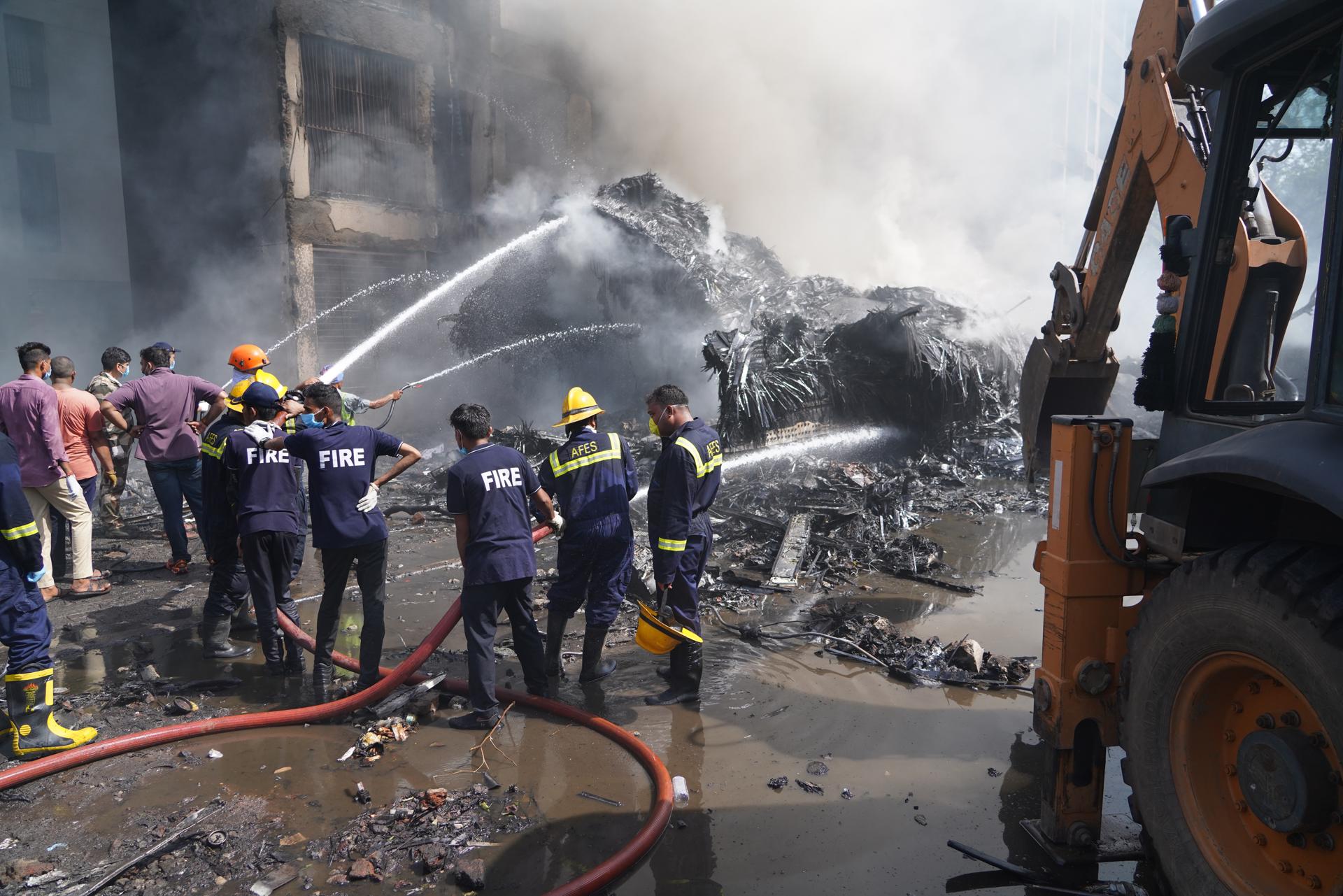 Avión se estrella con 242 pasajeros en India; autoridades estiman que no hay sobrevivientes Avión se estrella con 242 pasajeros en India; autoridades estiman que no hay sobrevivientes