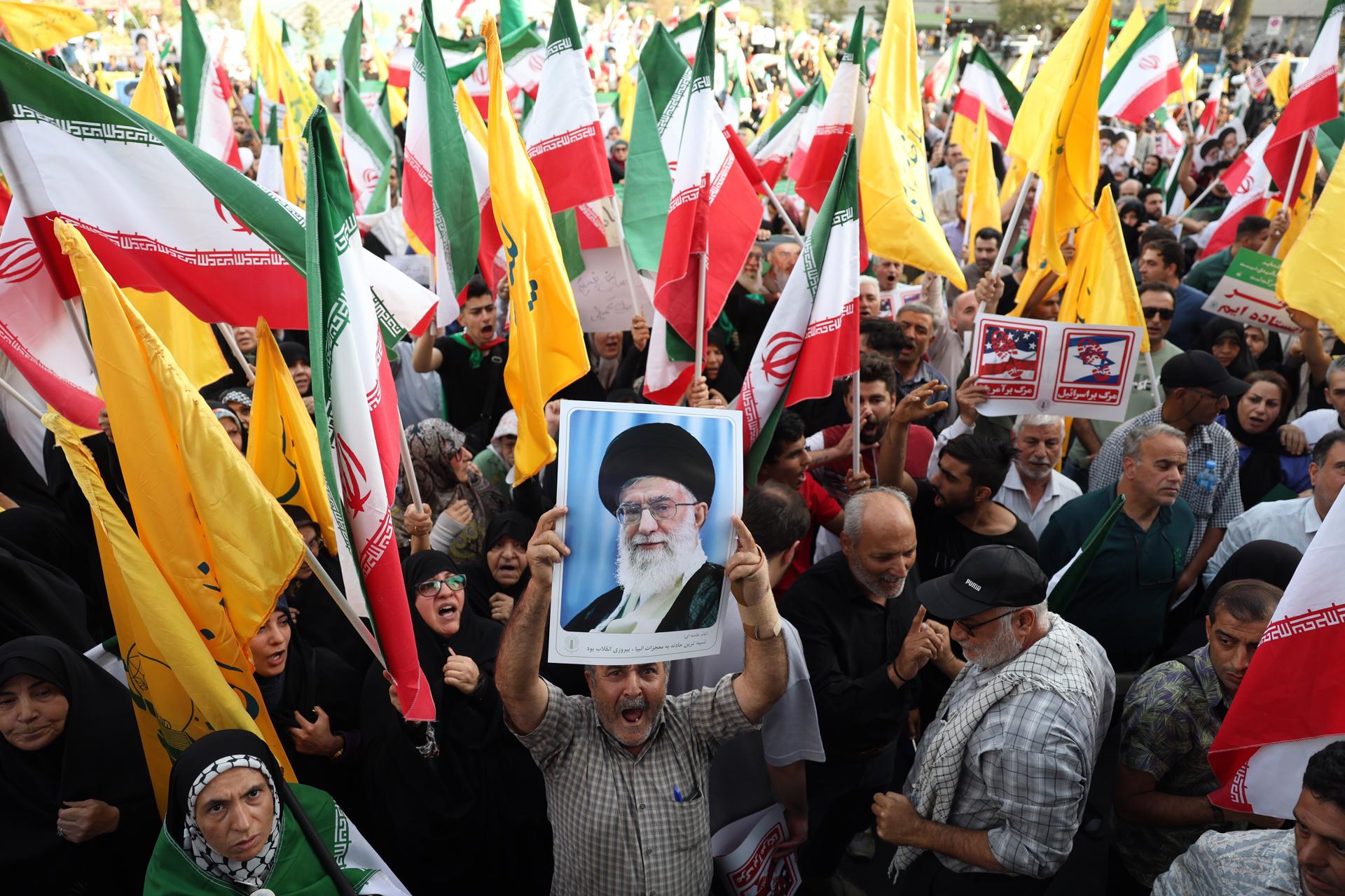 Ali Jameneí reaparece y asegura que Irán dio “dura bofetada” a EE.UU. y “aplastó” a Israel Ali Jameneí reaparece y asegura que Irán dio “dura bofetada” a EE.UU. y “aplastó” a Israel