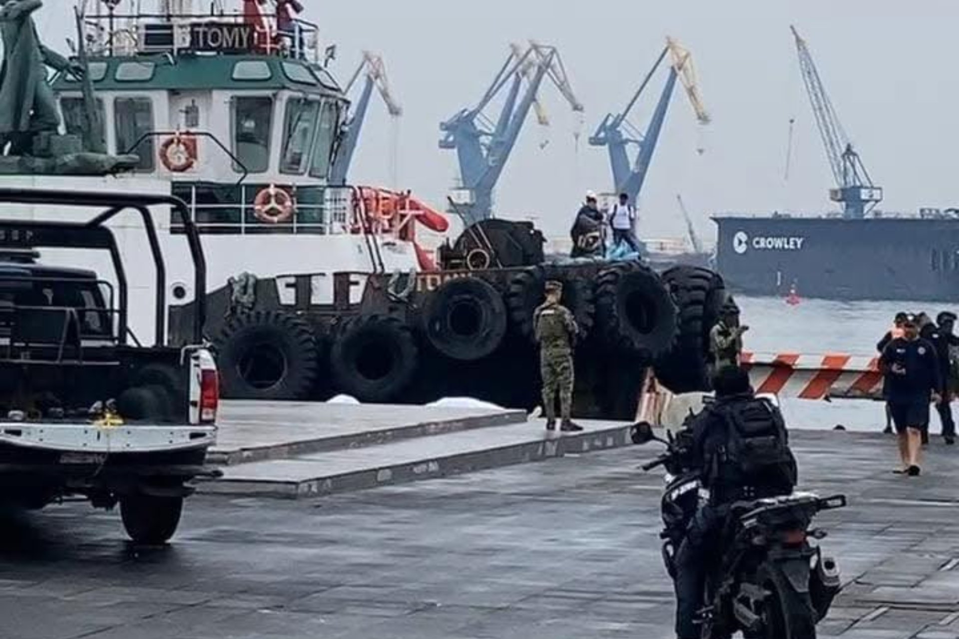 Auto cae al mar en Centro Histórico de Veracruz; hay dos muertos