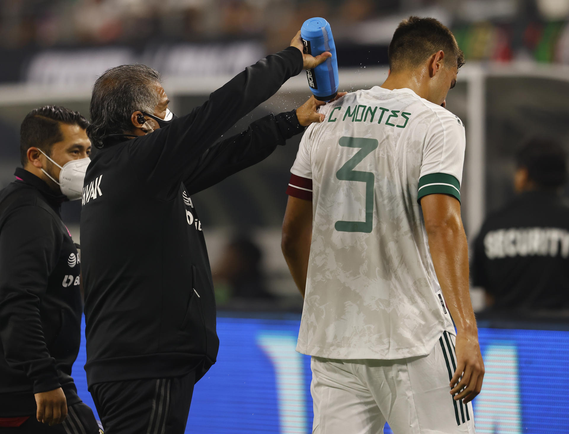 0-2. México vence a Surinam y junto a Costa Rica se clasifica a cuartos de la Copa Oro 0-2. México vence a Surinam y junto a Costa Rica se clasifica a cuartos de la Copa Oro