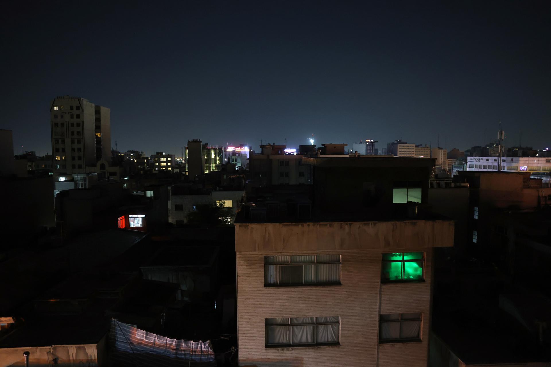 Irán reabre parcialmente el espacio aéreo; en Teherán sigue cerrado