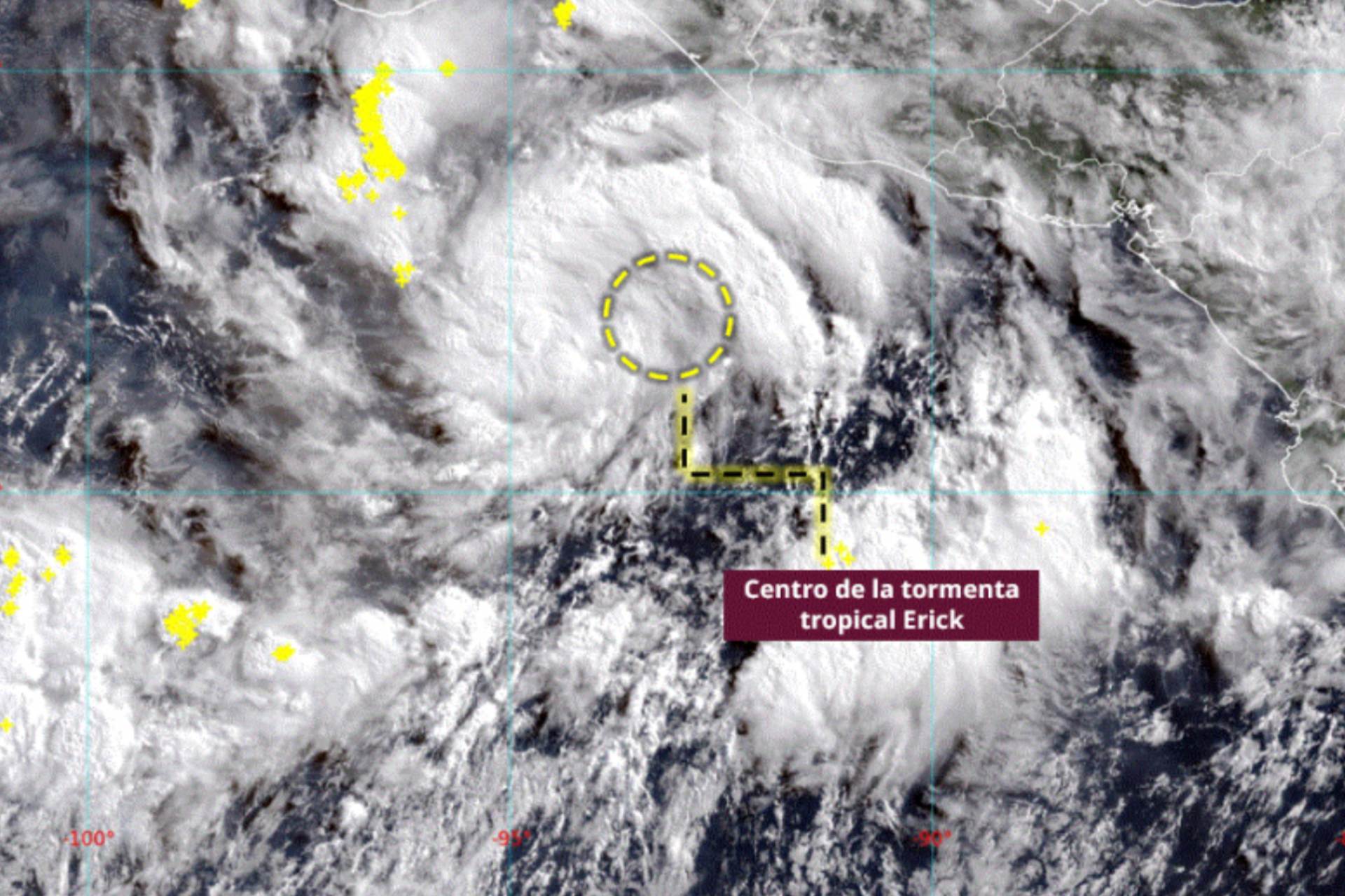 “Erick” podría evolucionar a poderoso huracán antes de tocar territorio mexicano