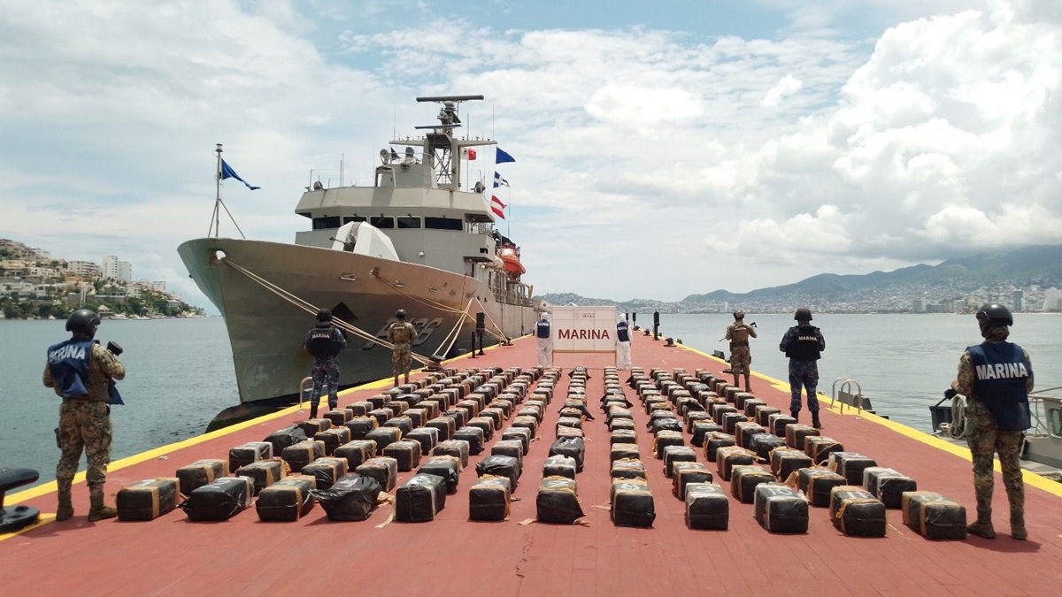 Marina asegura 3.5 toneladas de cocaína frente a costas de Guerrero