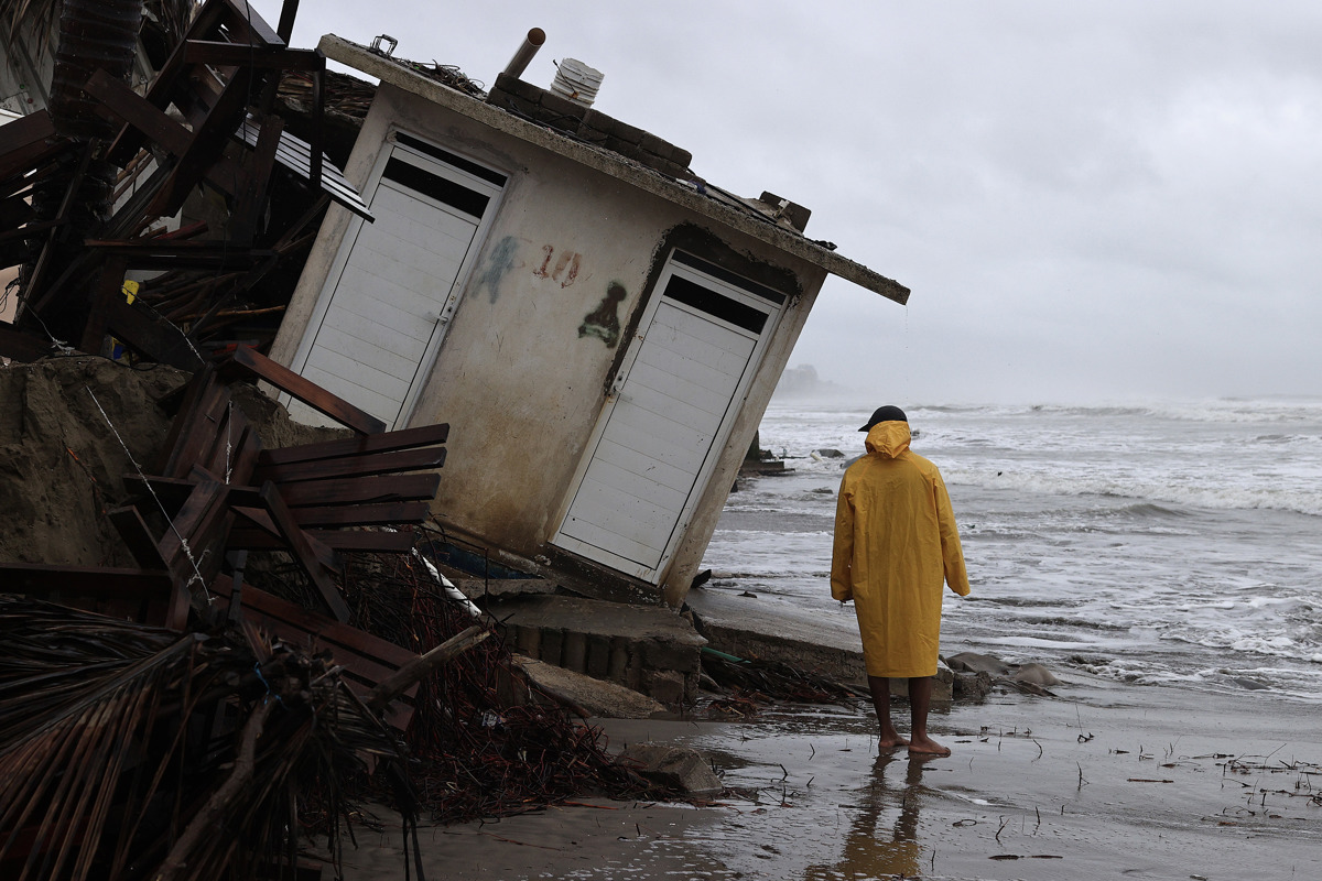 “Dalila” pierde intensidad y se aleja de las costas del Pacífico mexicano