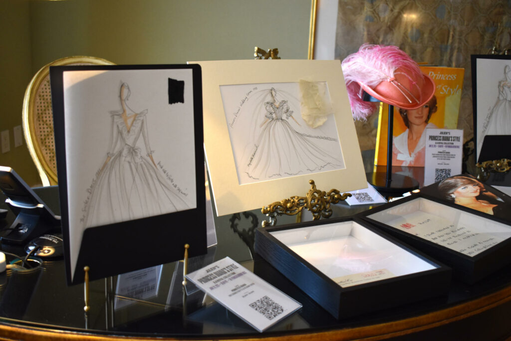 Subastan el vestido "solidario" de la princesa Diana en 520 mil dólares - debc3a83ebc2c4129b10faccb430562900d25cd1w-1024x683