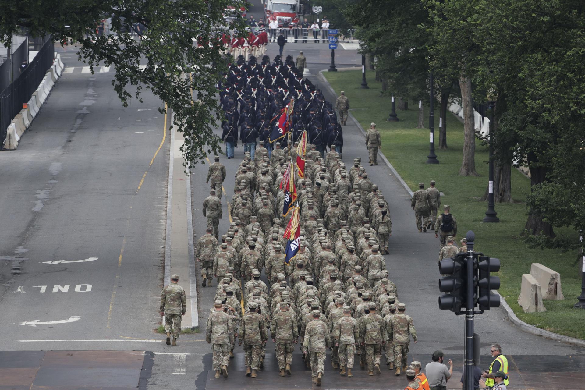 Ejército de EE.UU. adelanta su desfile ante Trump por amenaza de lluvia