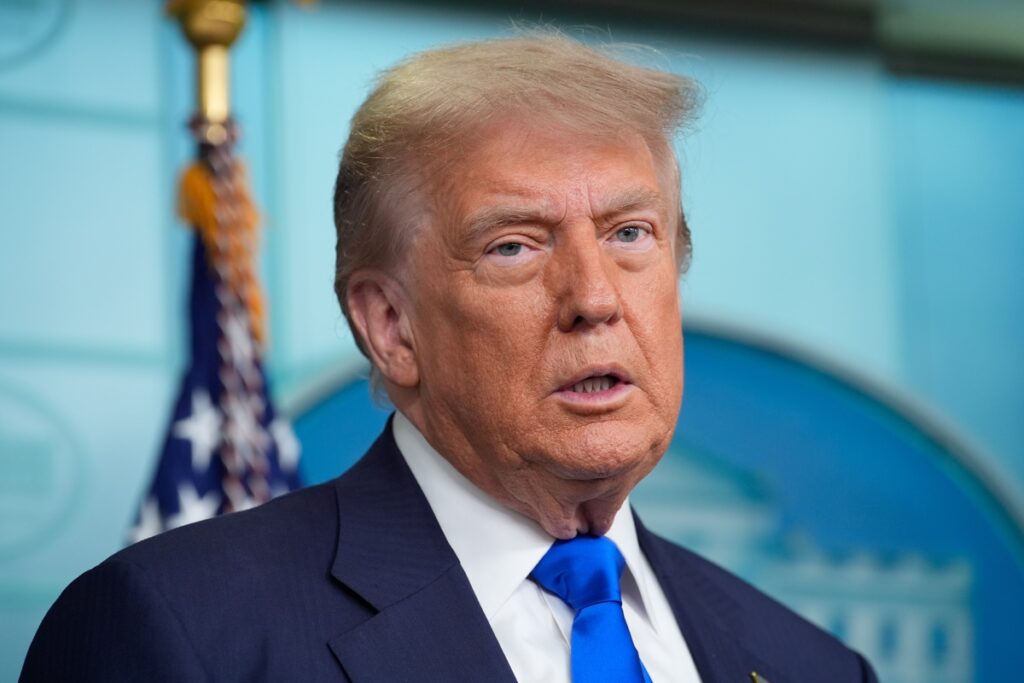 Canadá reanuda negociación comercial con Trump tras eliminar impuestos a las tecnológicas - donald-trump-1024x683