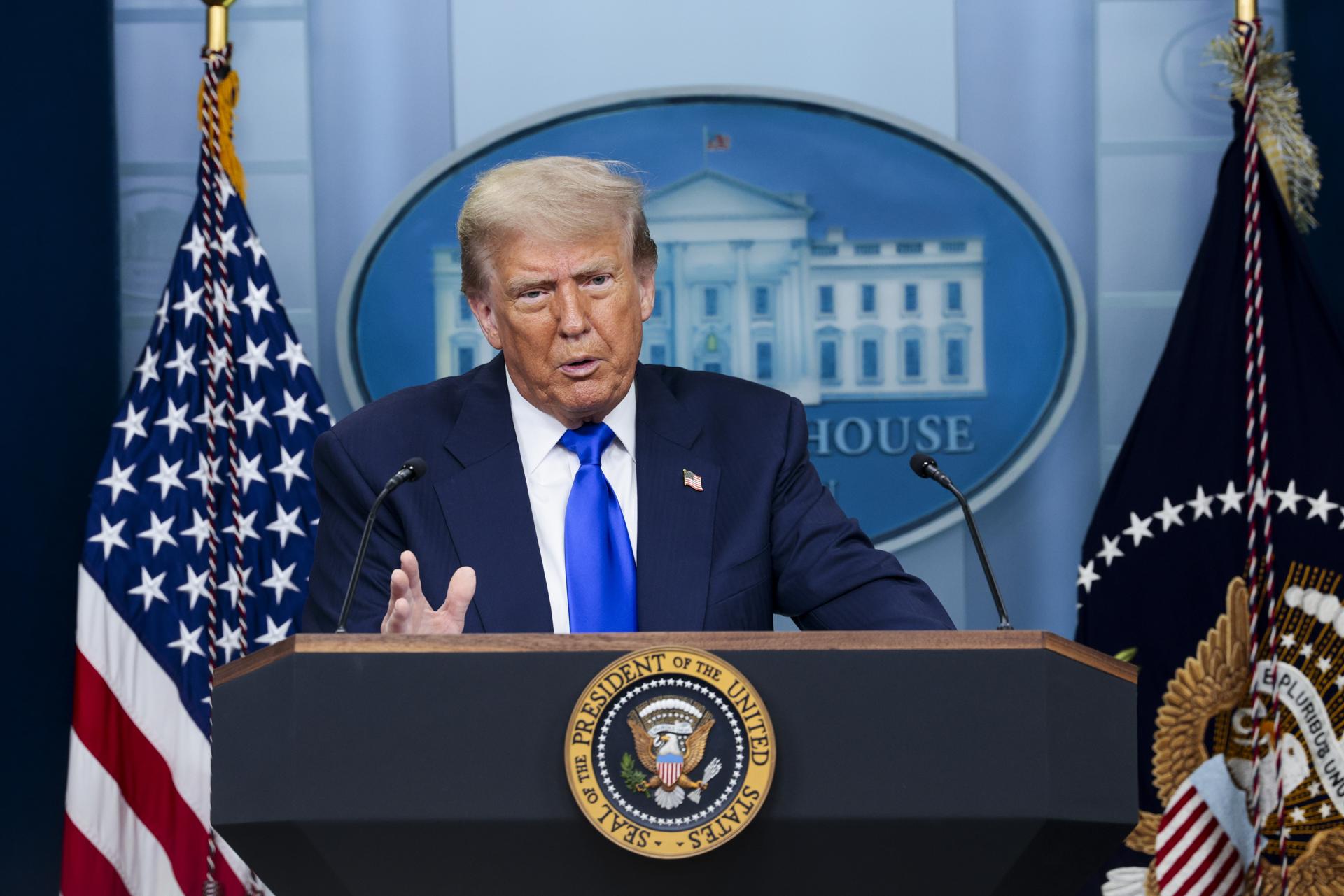 Trump ordena cortar los fondos federales a cualquier ONG implicada en disturbios Trump ordena cortar los fondos federales a cualquier ONG implicada en disturbios