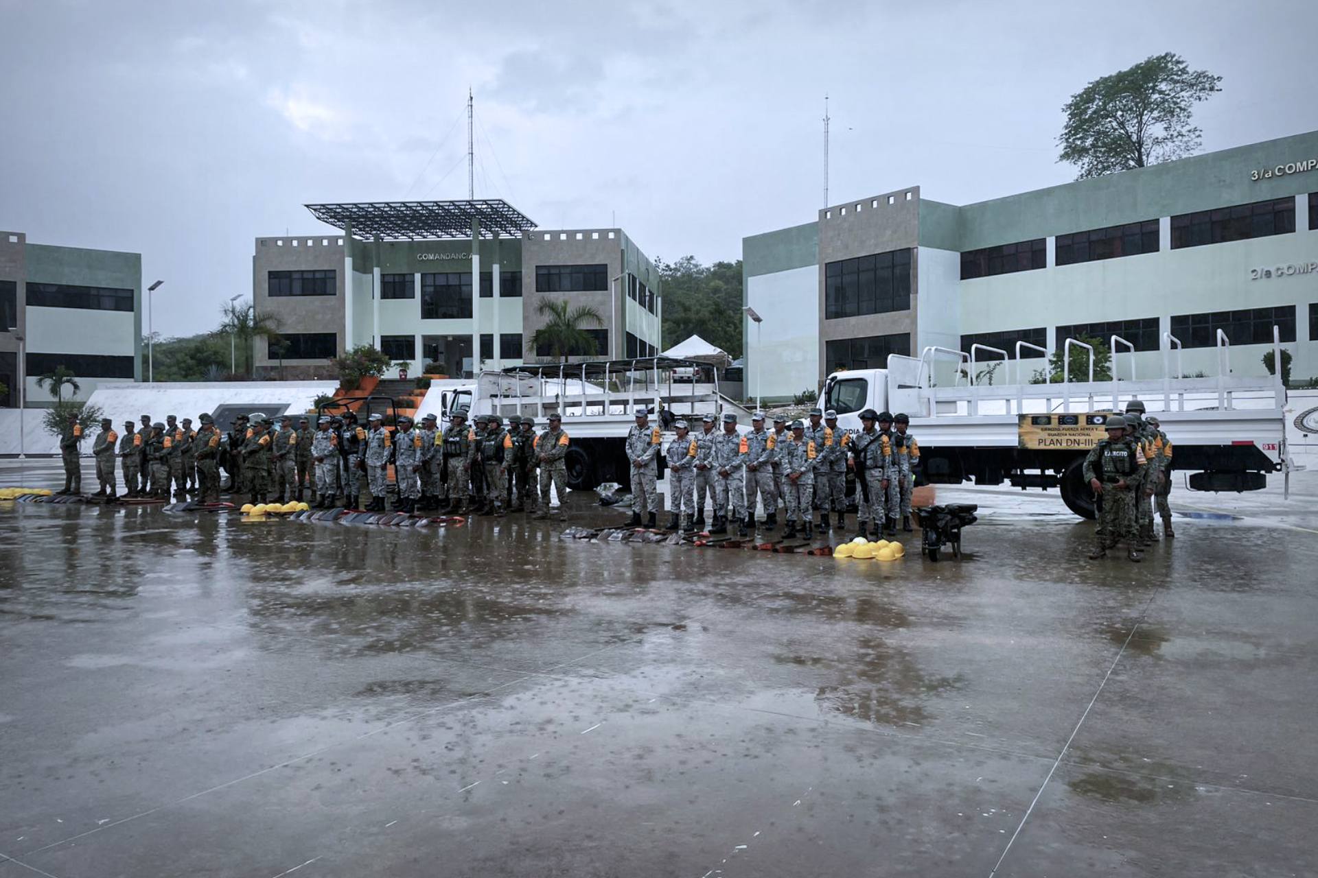 Despliegan a miles de elementos para atender la emergencia por el huracán “Erick” Despliegan a miles de elementos para atender la emergencia por el huracán “Erick”